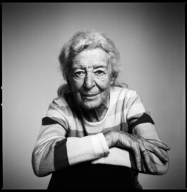 Portrait der Schauspielerin Julia Gschnitzer. Analoges Portrait entstanden im DAS MIETSTUDIO in Lans. Patrick Saringer